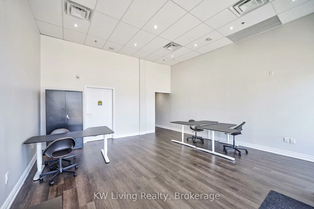 71, Speers, 1014 - QE Queen Elizabeth, Oakville