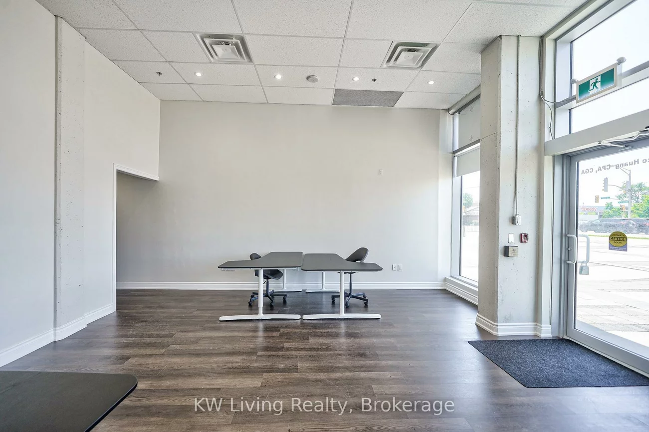 71, Speers, 1014 - QE Queen Elizabeth, Oakville