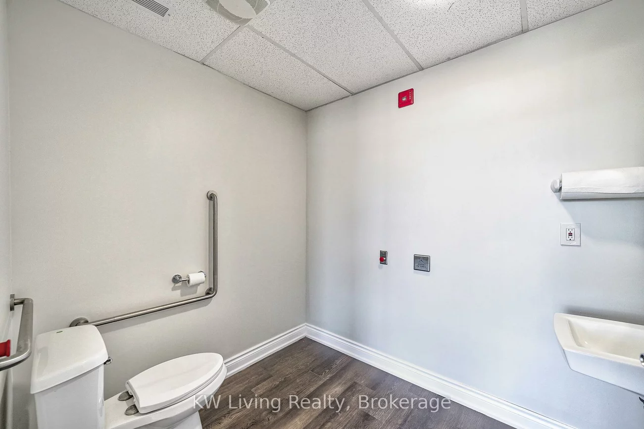 71, Speers, 1014 - QE Queen Elizabeth, Oakville