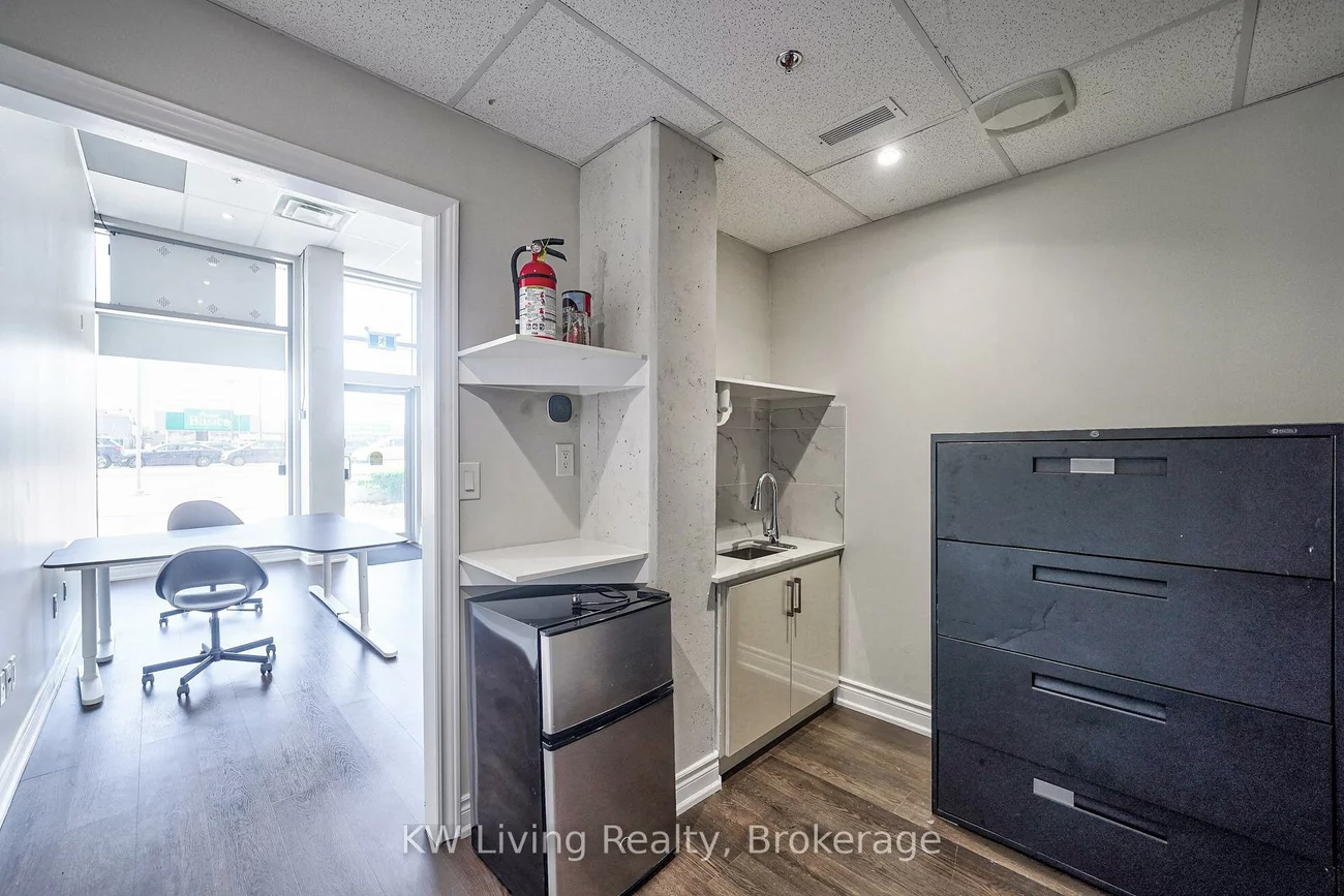 71, Speers, 1014 - QE Queen Elizabeth, Oakville