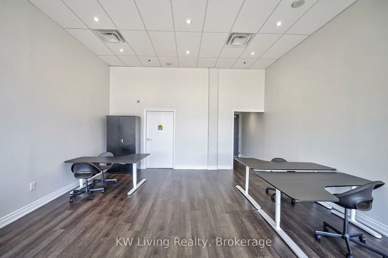 71, Speers, 1014 - QE Queen Elizabeth, Oakville
