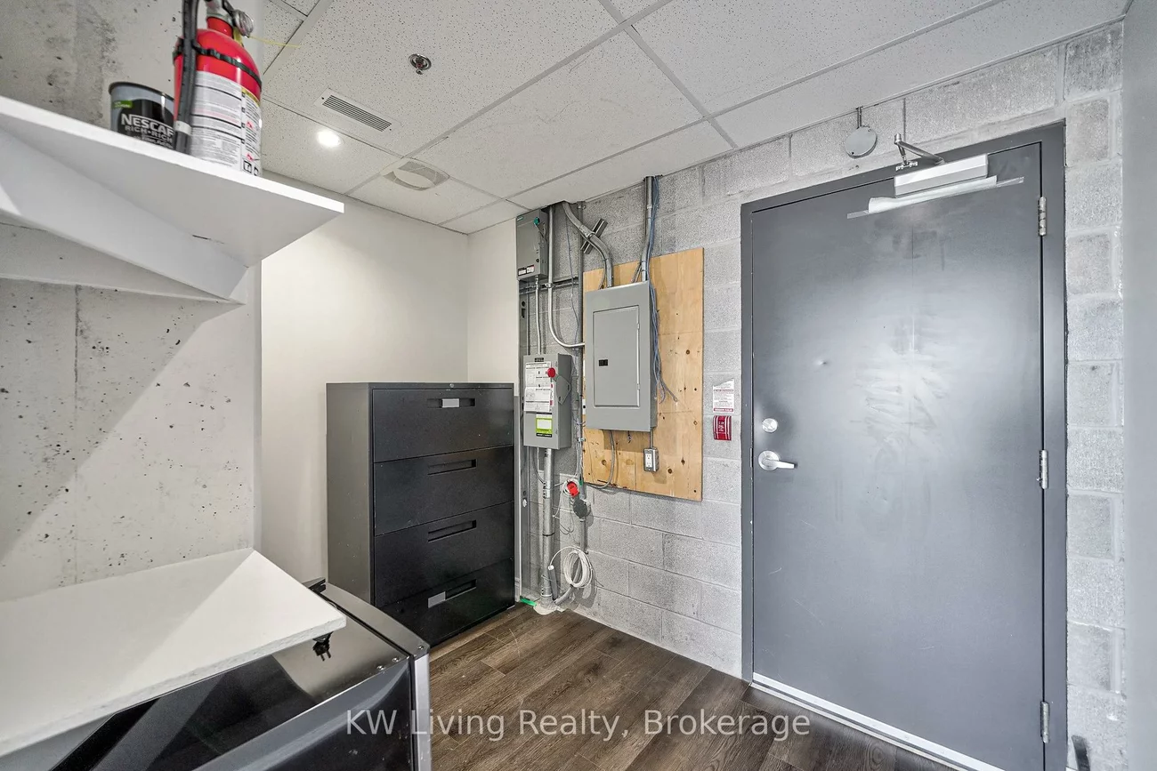71, Speers, 1014 - QE Queen Elizabeth, Oakville