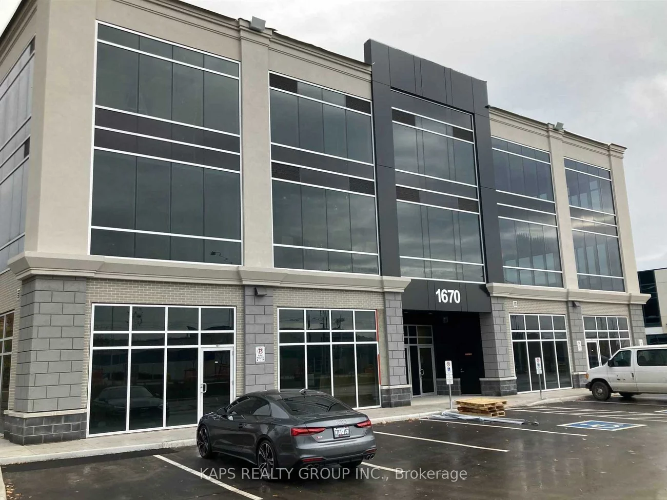1670, North Service E, 1014 - QE Queen Elizabeth, Oakville