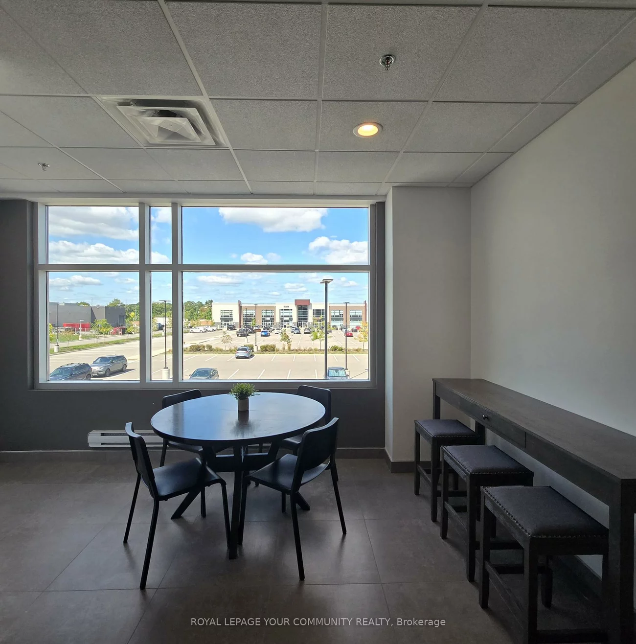 3495, Rebecca, 1014 - QE Queen Elizabeth, Oakville