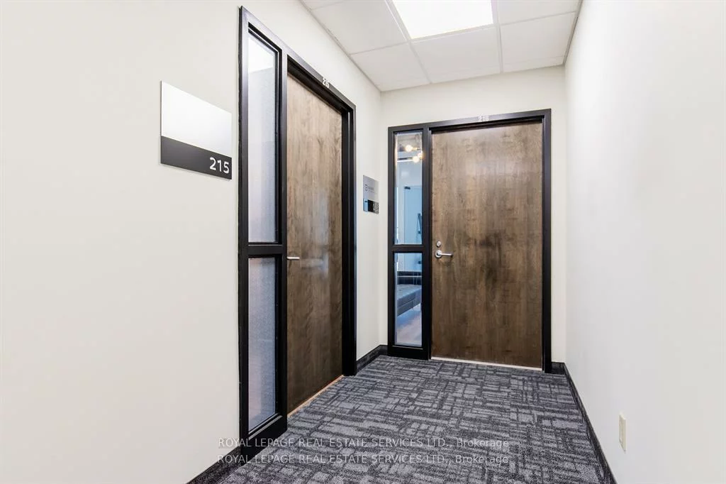 1670, North Service, 1014 - QE Queen Elizabeth, Oakville