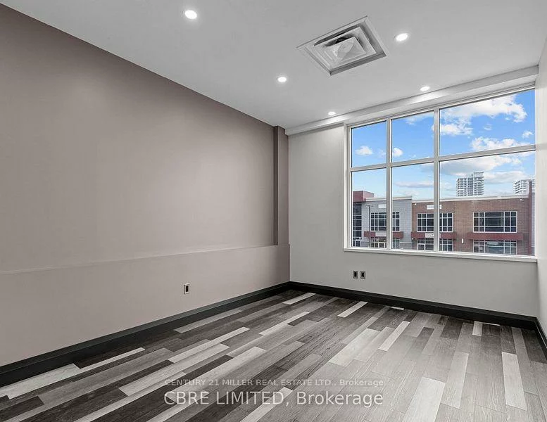 225, SPEERS, 1014 - QE Queen Elizabeth, Oakville
