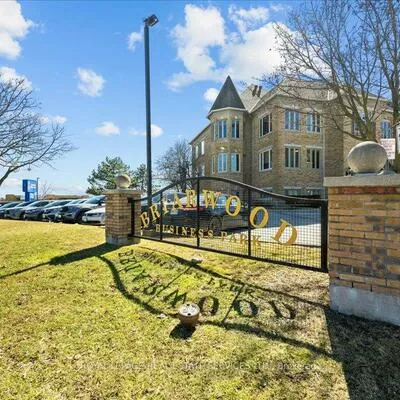 414, North Service, 1014 - QE Queen Elizabeth, Oakville