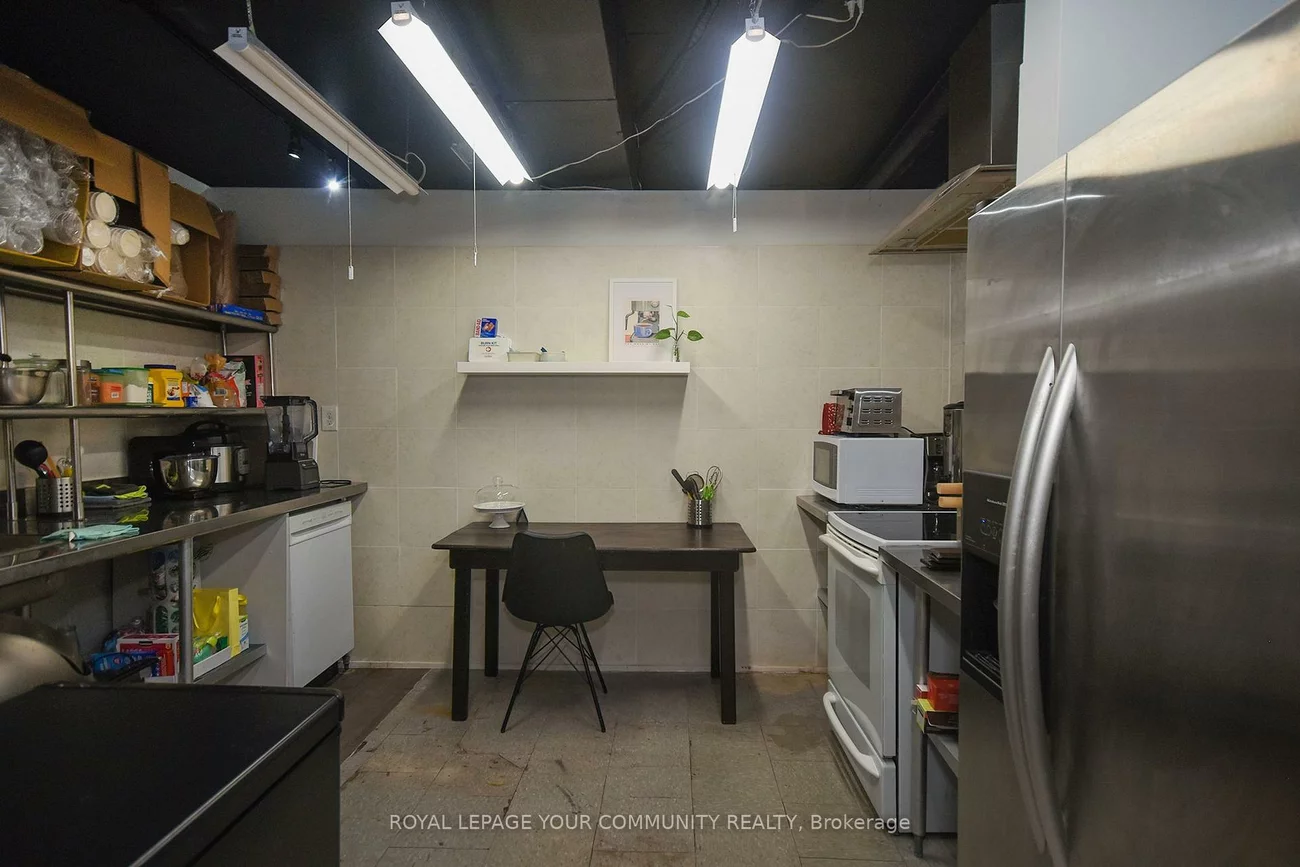 77, Lakeshore, 1002 - CO Central, Oakville