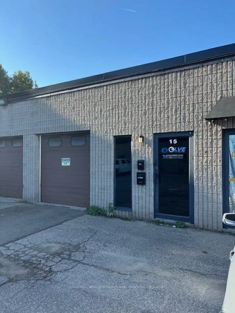 1260, Speers, 1014 - QE Queen Elizabeth, Oakville
