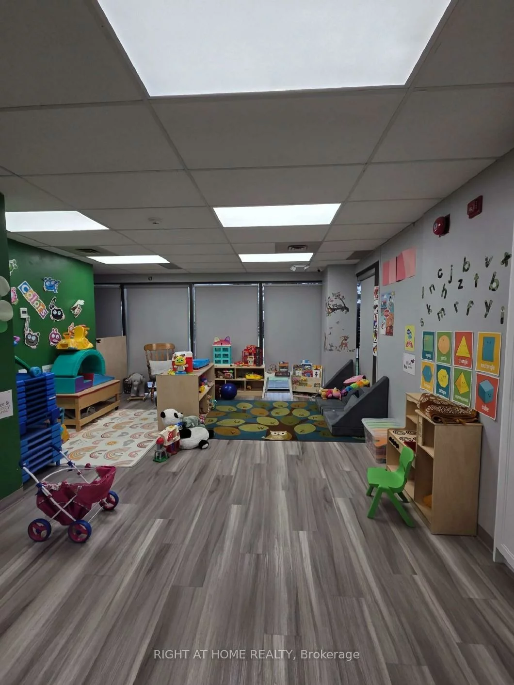 700, Dorval, 1014 - QE Queen Elizabeth, Oakville