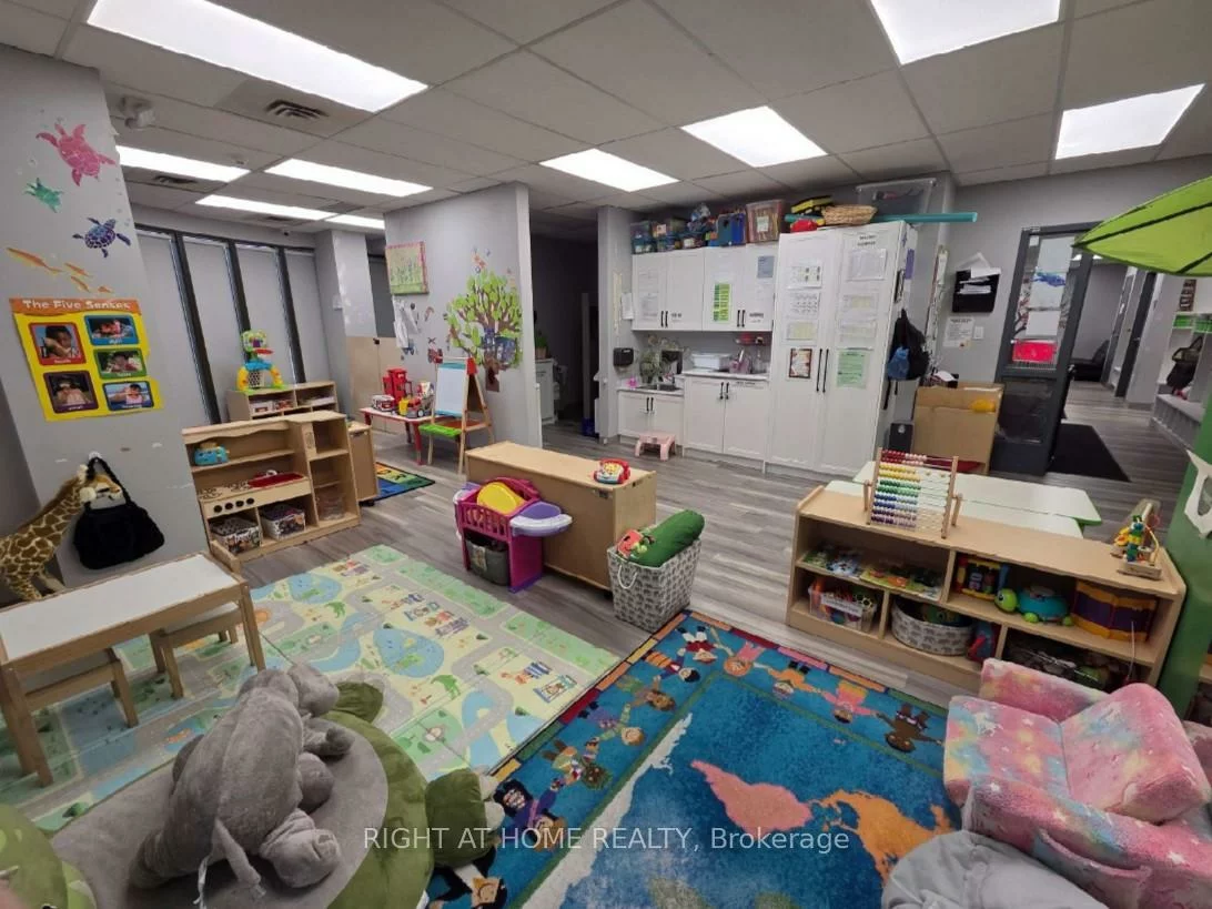 700, Dorval, 1014 - QE Queen Elizabeth, Oakville