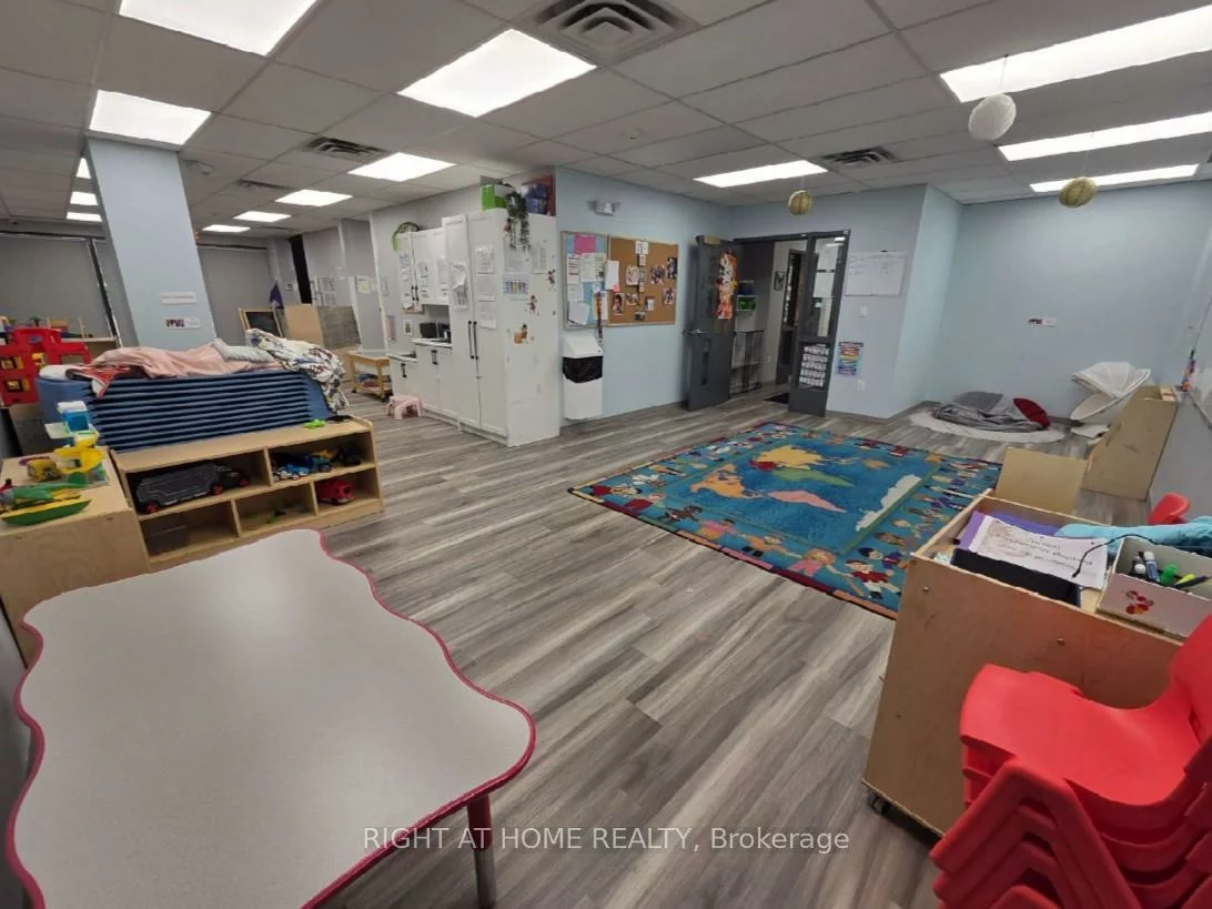 700, Dorval, 1014 - QE Queen Elizabeth, Oakville