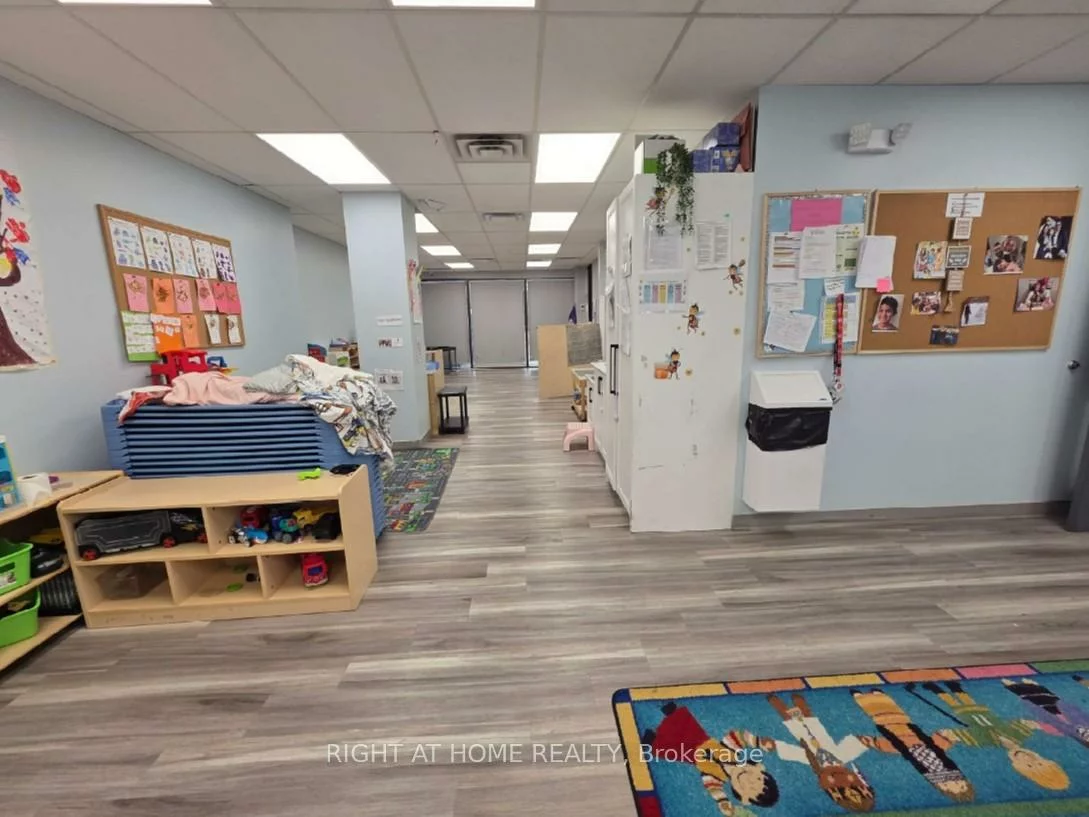 700, Dorval, 1014 - QE Queen Elizabeth, Oakville