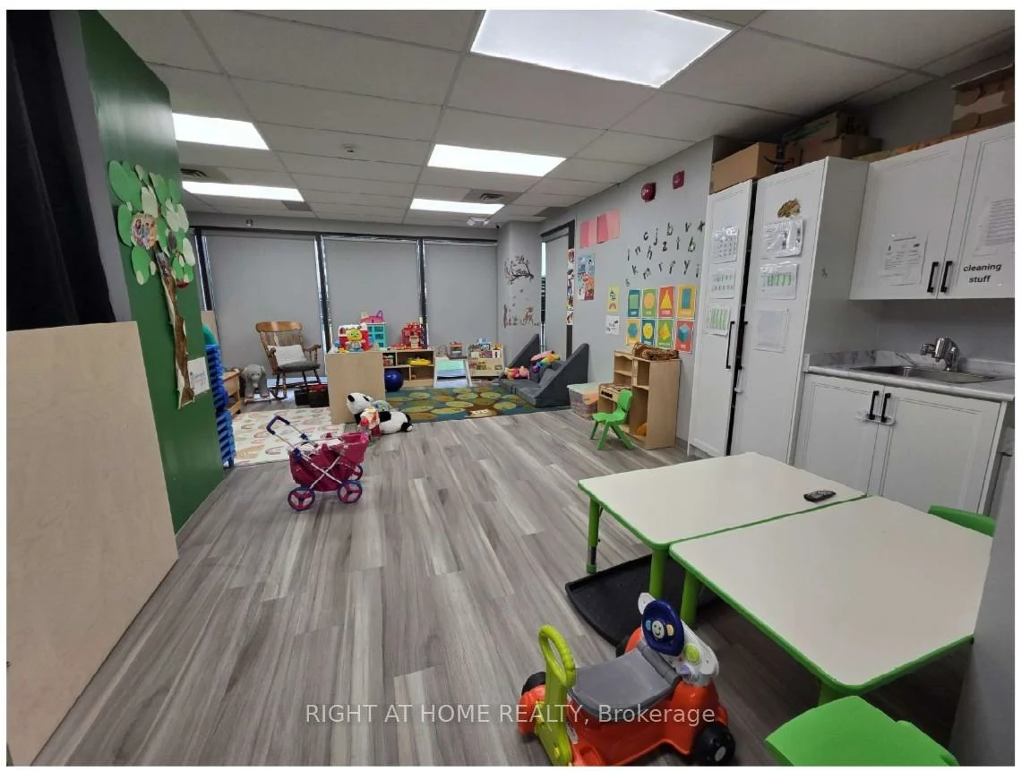 700, Dorval, 1014 - QE Queen Elizabeth, Oakville