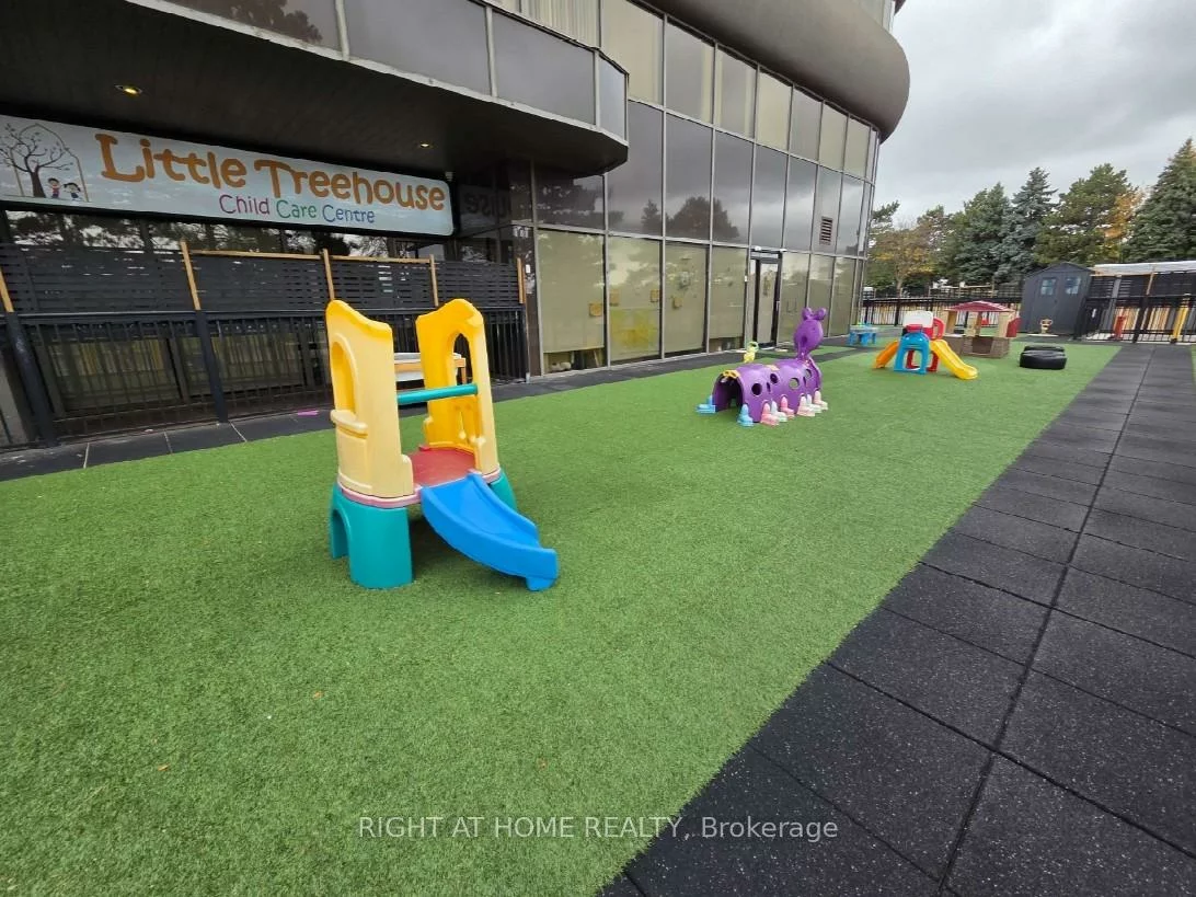 700, Dorval, 1014 - QE Queen Elizabeth, Oakville