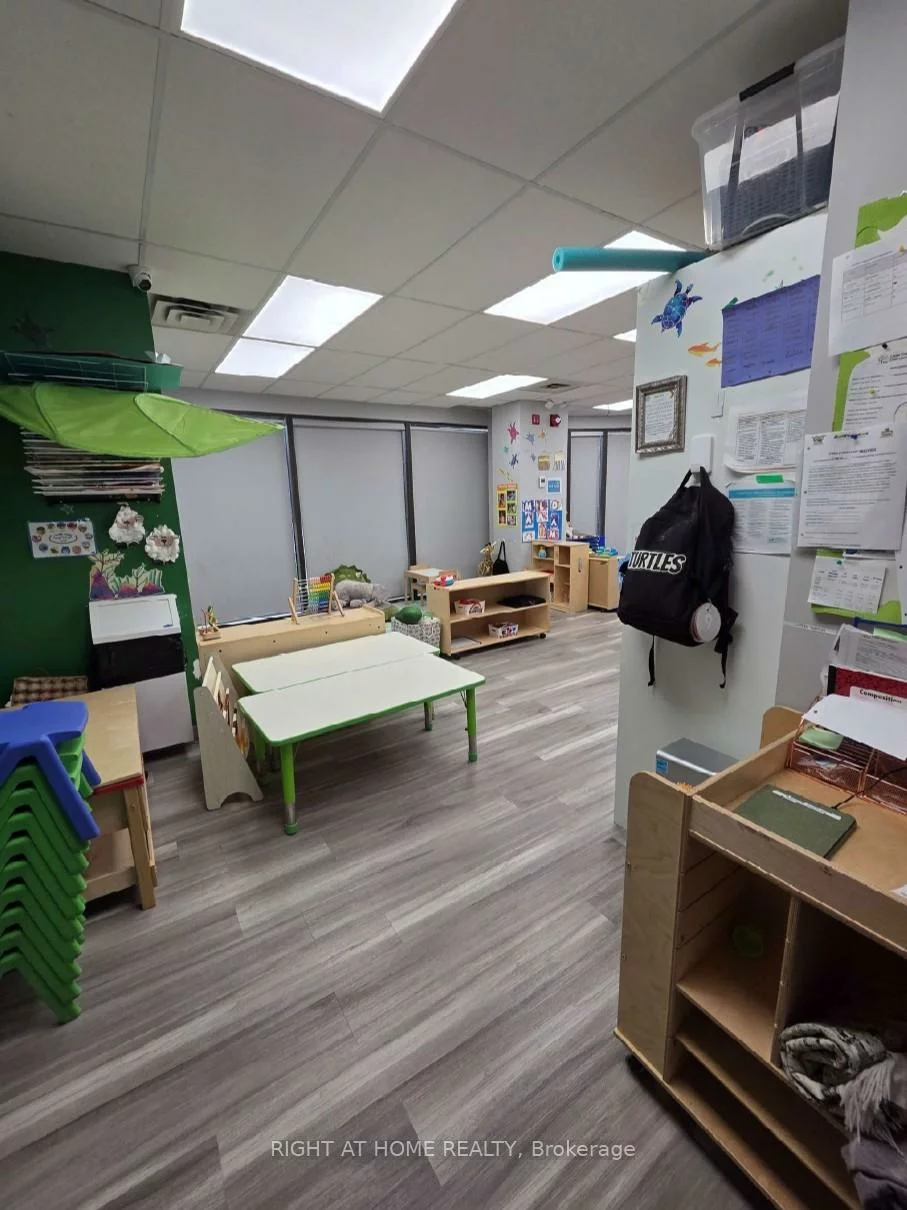 700, Dorval, 1014 - QE Queen Elizabeth, Oakville