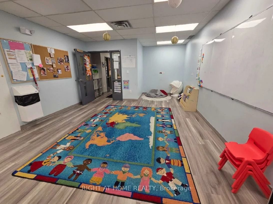 700, Dorval, 1014 - QE Queen Elizabeth, Oakville