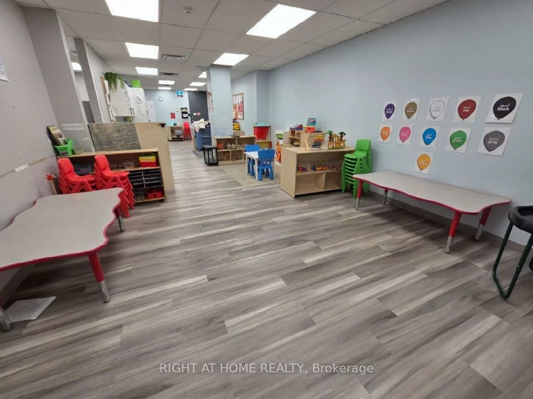 700, Dorval, 1014 - QE Queen Elizabeth, Oakville