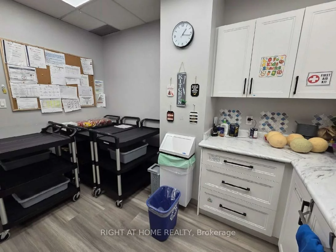 700, Dorval, 1014 - QE Queen Elizabeth, Oakville