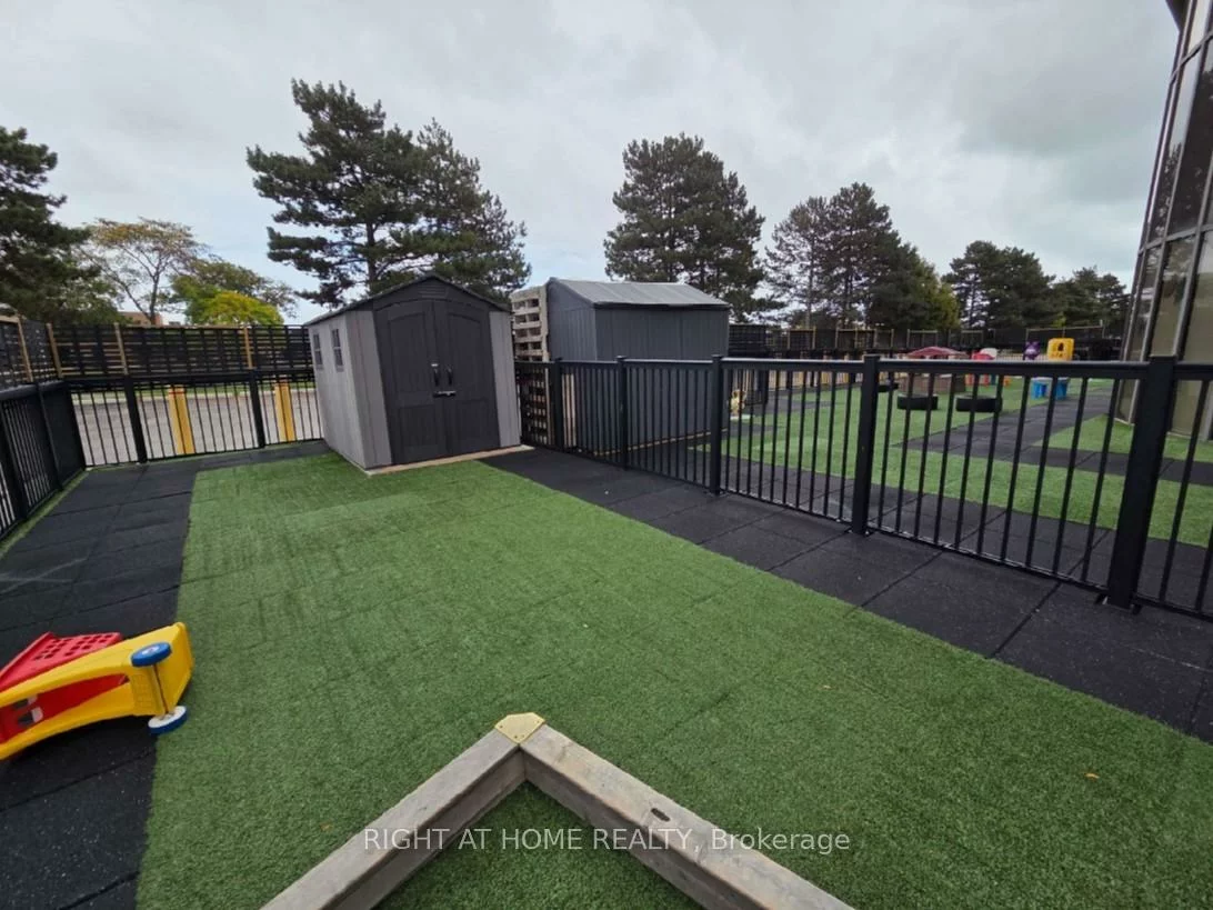 700, Dorval, 1014 - QE Queen Elizabeth, Oakville