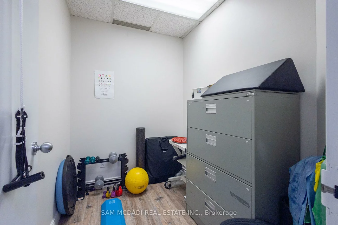 1060, Speers, 1014 - QE Queen Elizabeth, Oakville