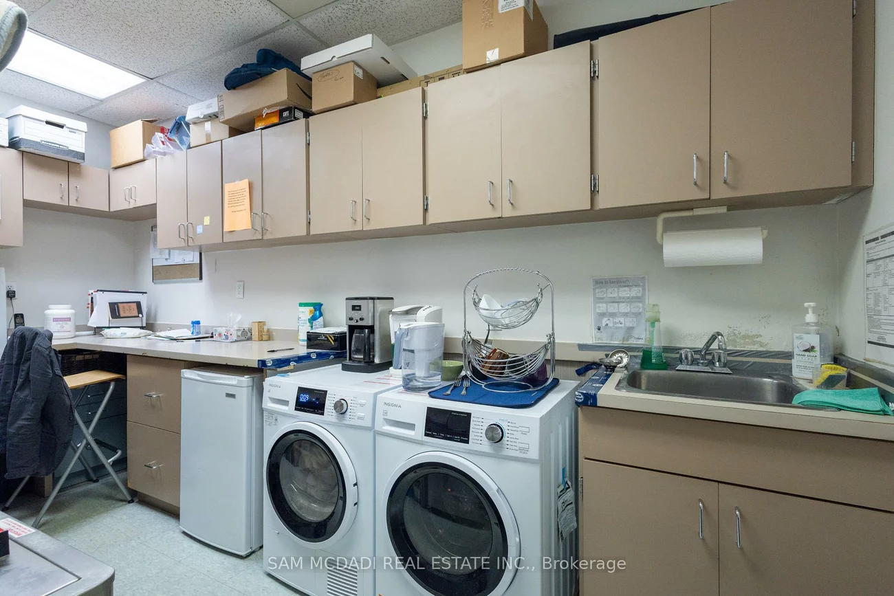 1060, Speers, 1014 - QE Queen Elizabeth, Oakville