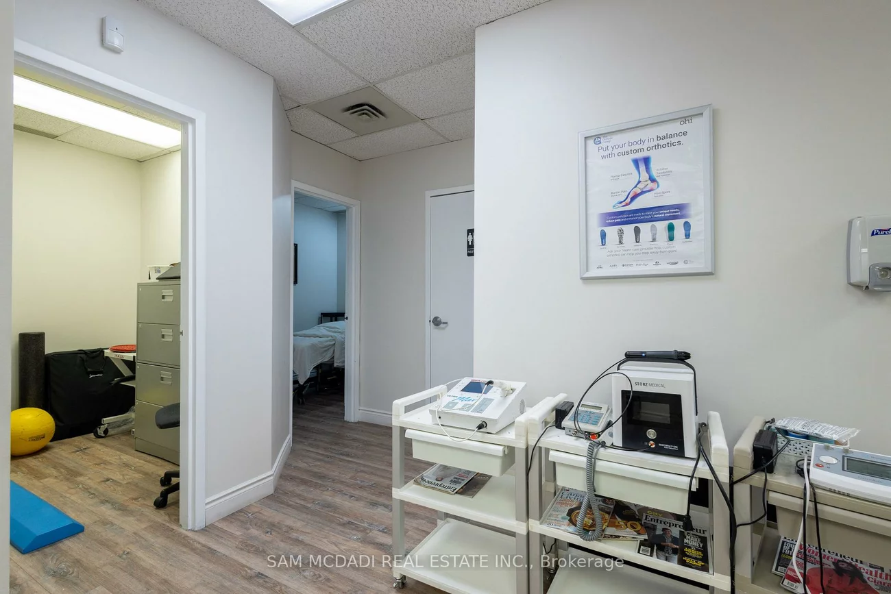 1060, Speers, 1014 - QE Queen Elizabeth, Oakville