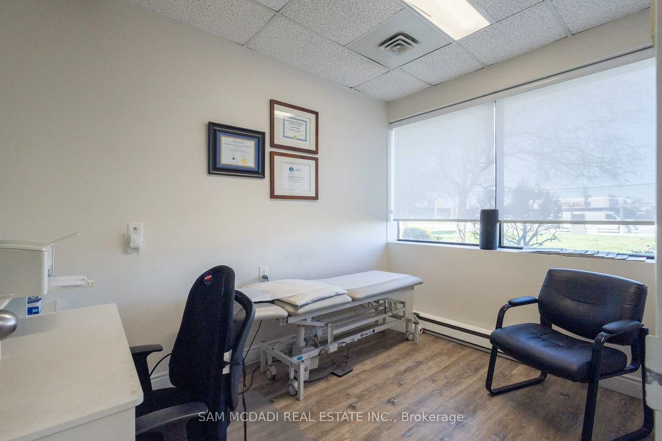 1060, Speers, 1014 - QE Queen Elizabeth, Oakville