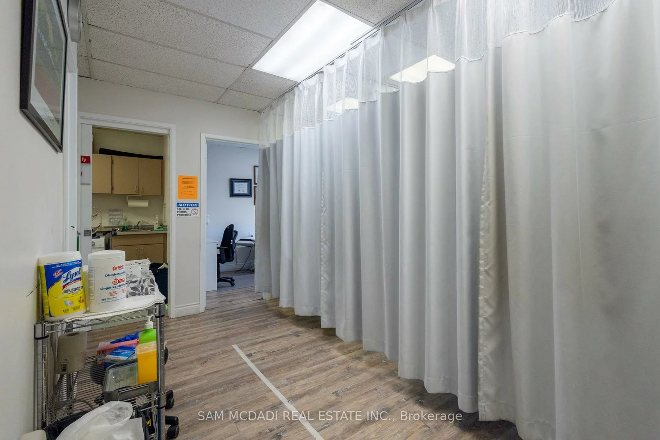 1060, Speers, 1014 - QE Queen Elizabeth, Oakville