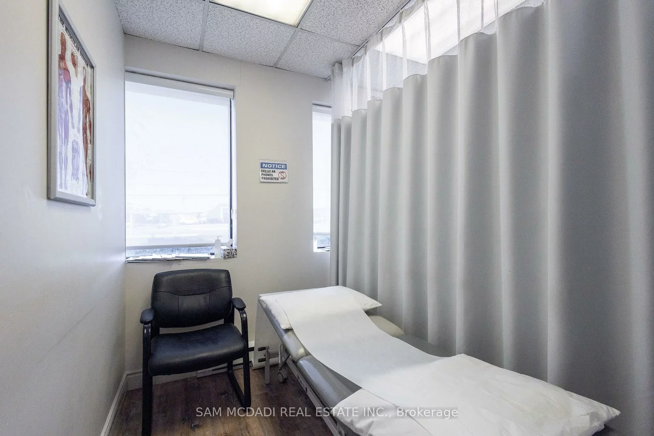 1060, Speers, 1014 - QE Queen Elizabeth, Oakville