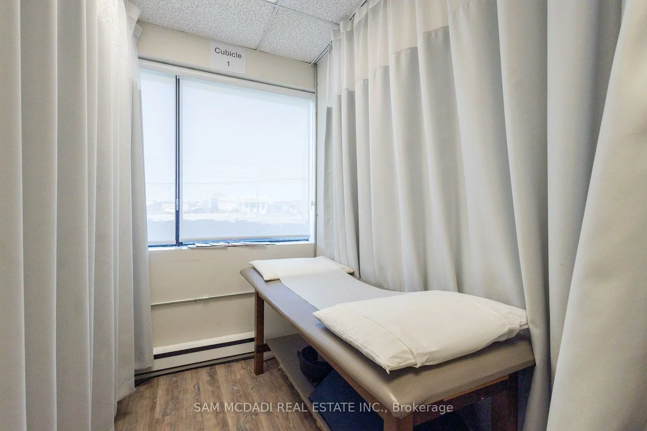 1060, Speers, 1014 - QE Queen Elizabeth, Oakville