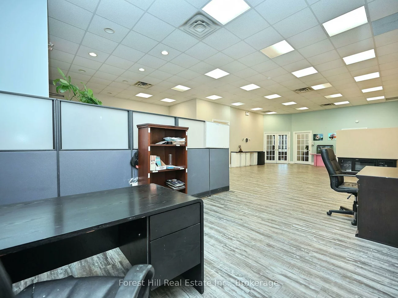 1525, Cornwall, 1014 - QE Queen Elizabeth, Oakville