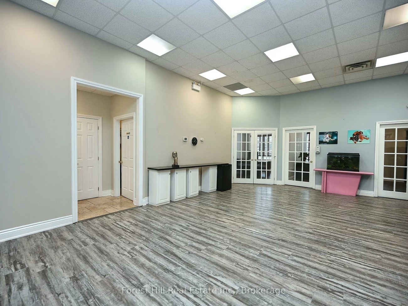 1525, Cornwall, 1014 - QE Queen Elizabeth, Oakville