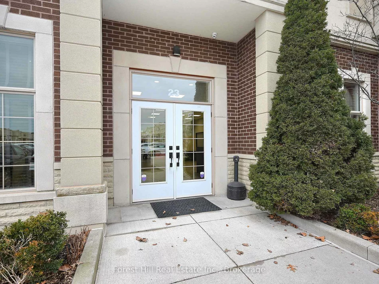 1525, Cornwall, 1014 - QE Queen Elizabeth, Oakville