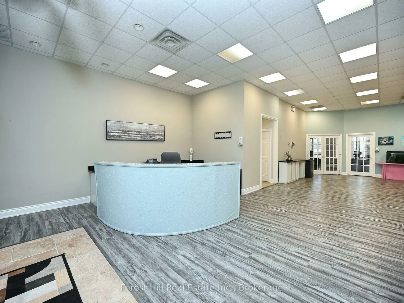 1525, Cornwall, 1014 - QE Queen Elizabeth, Oakville