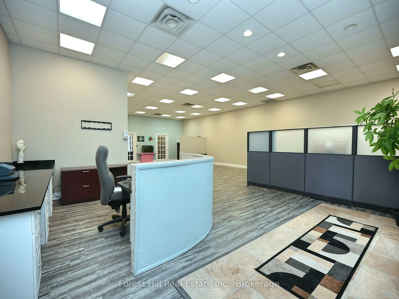 1525, Cornwall, 1014 - QE Queen Elizabeth, Oakville