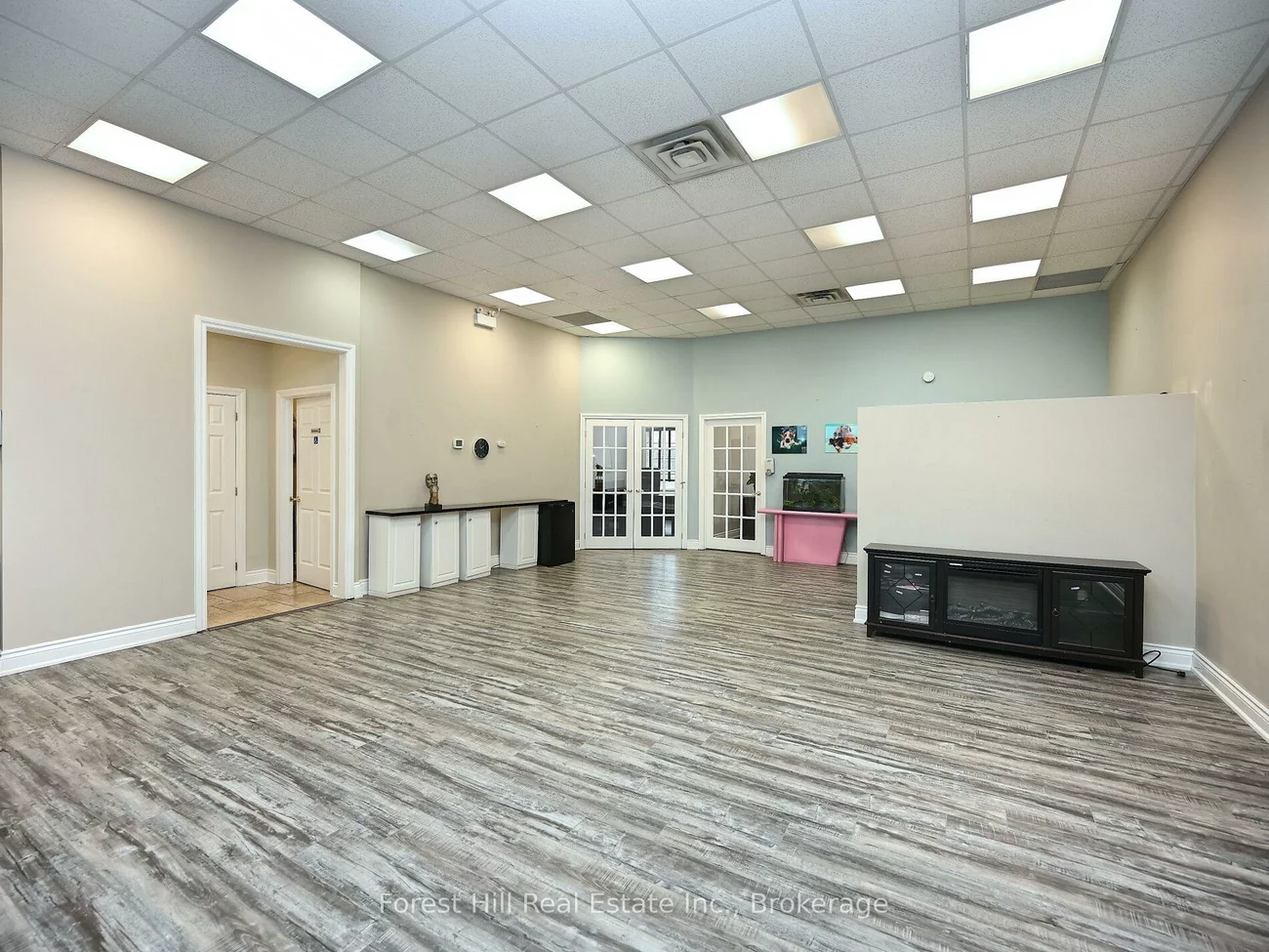 1525, Cornwall, 1014 - QE Queen Elizabeth, Oakville