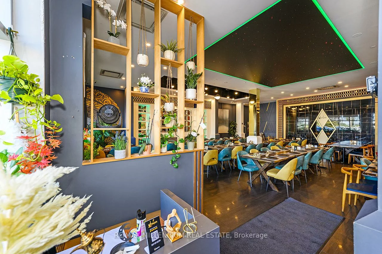 2520, Postmaster, 1019 - WM Westmount, Oakville