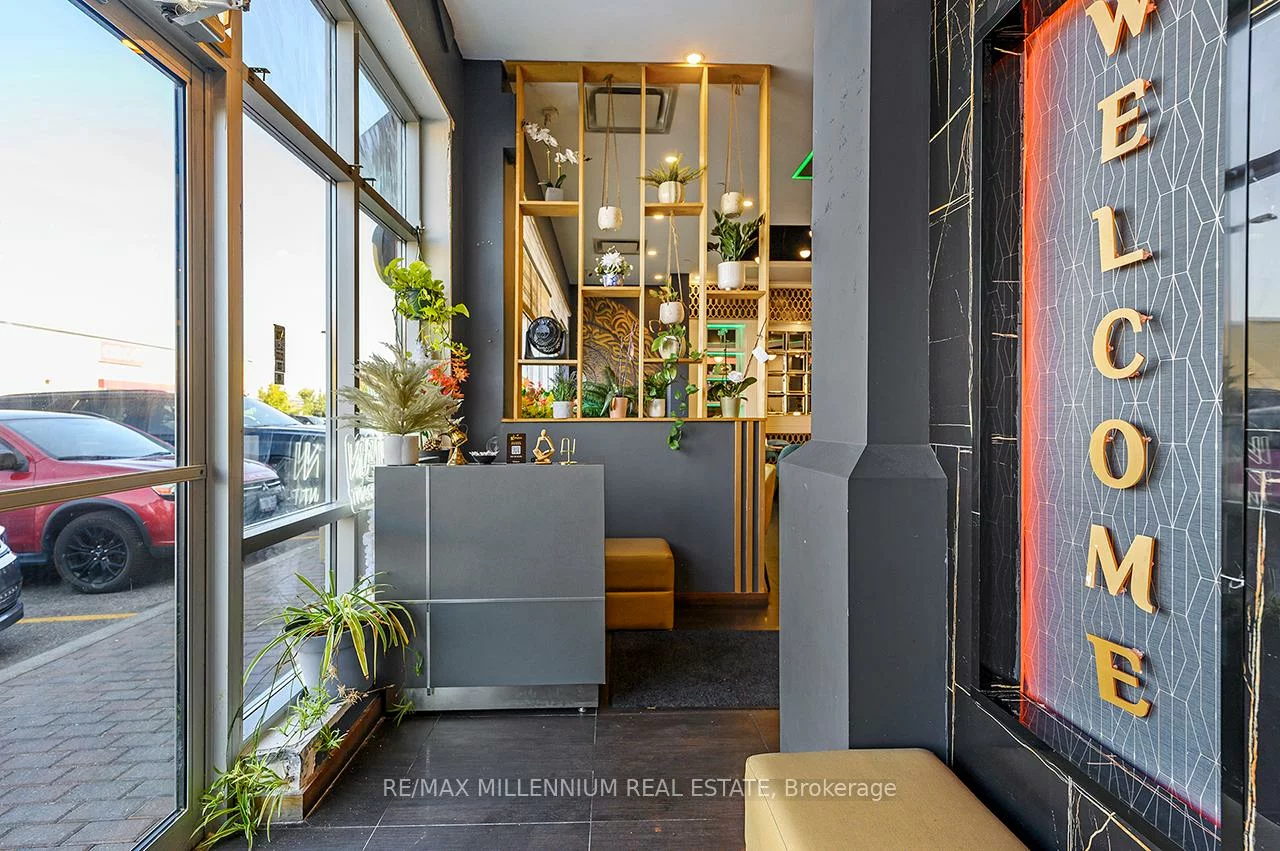 2520, Postmaster, 1019 - WM Westmount, Oakville