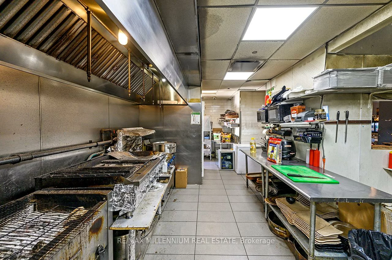 2520, Postmaster, 1019 - WM Westmount, Oakville