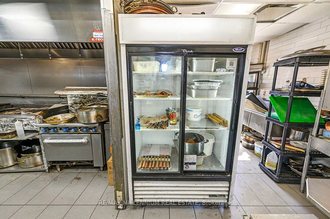 2520, Postmaster, 1019 - WM Westmount, Oakville