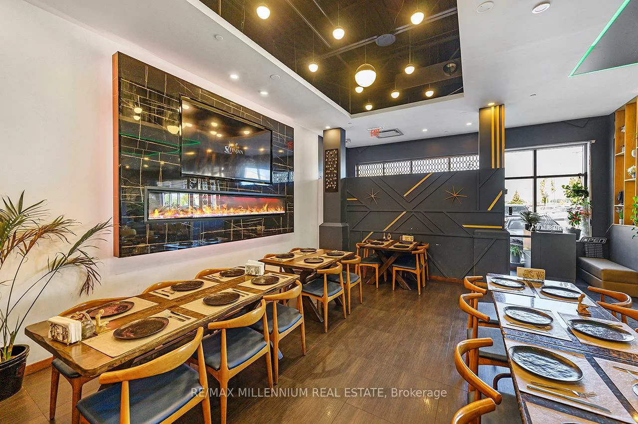 2520, Postmaster, 1019 - WM Westmount, Oakville