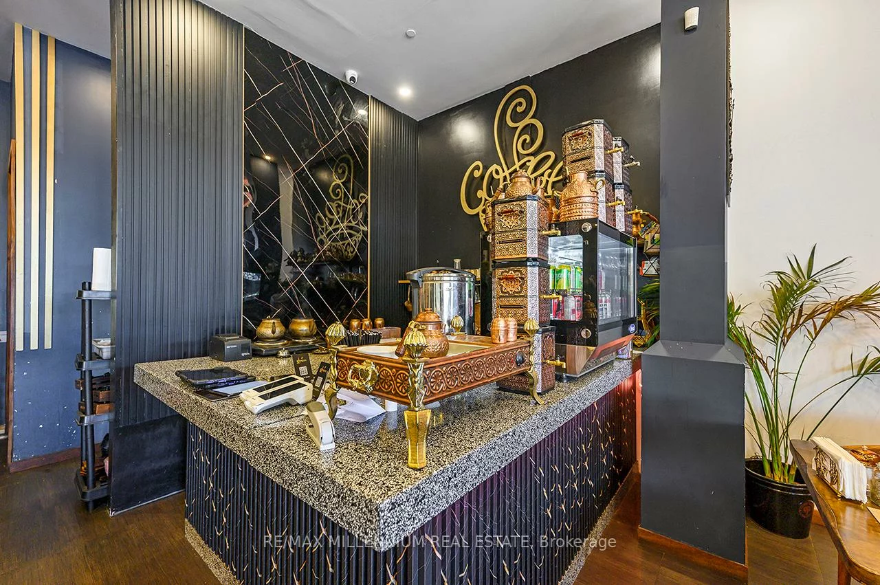 2520, Postmaster, 1019 - WM Westmount, Oakville