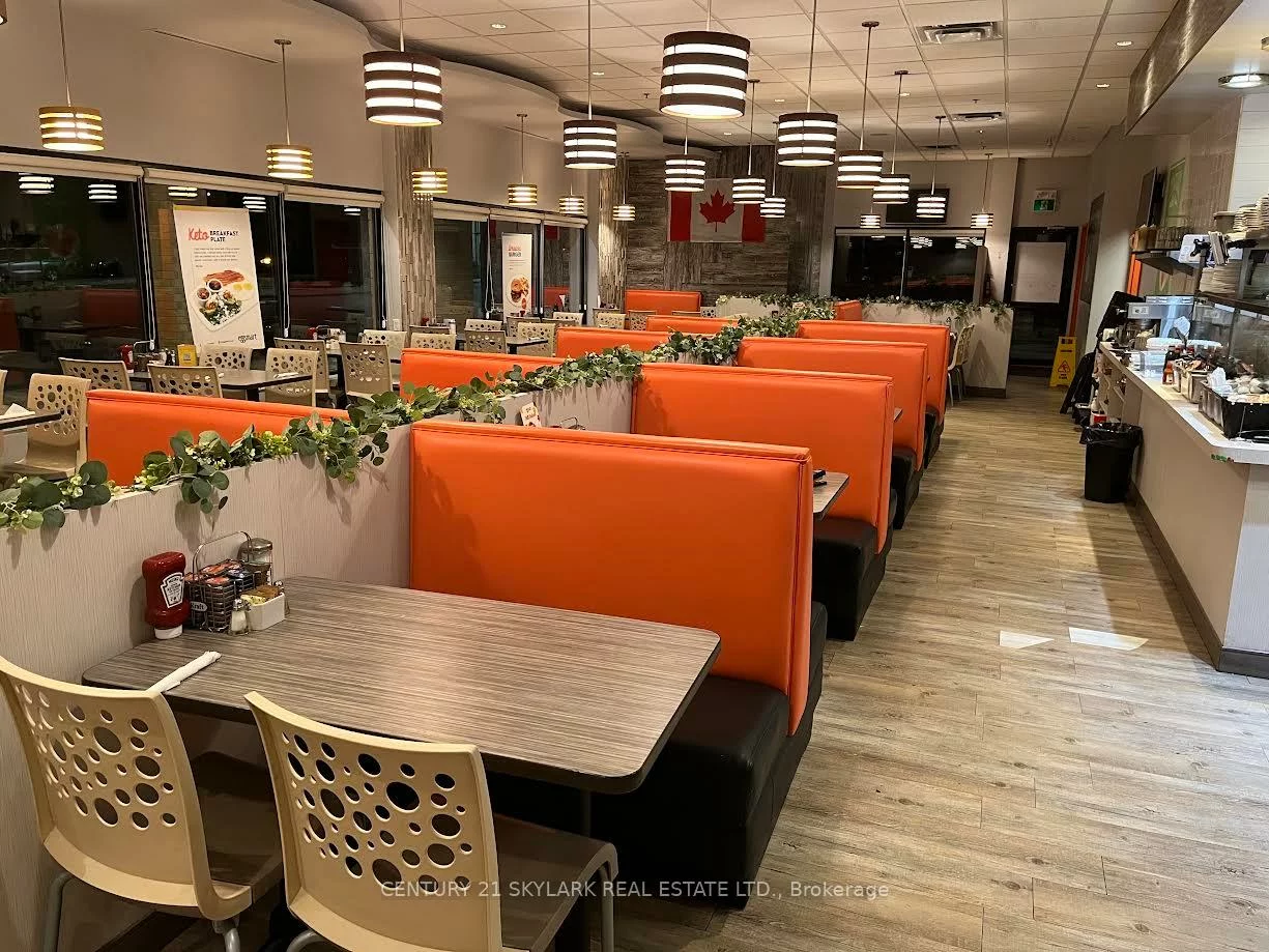 280, North Service, 1014 - QE Queen Elizabeth, Oakville