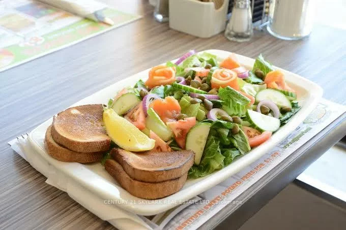 280, North Service, 1014 - QE Queen Elizabeth, Oakville