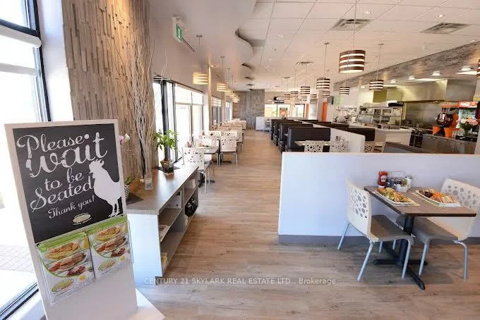 280, North Service, 1014 - QE Queen Elizabeth, Oakville