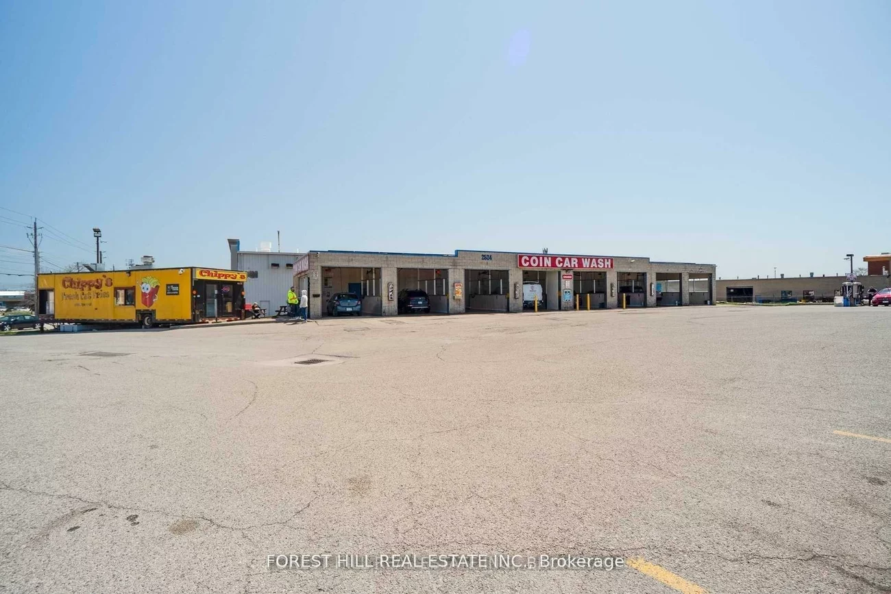 2524, Royal Windsor, 1014 - QE Queen Elizabeth, Oakville