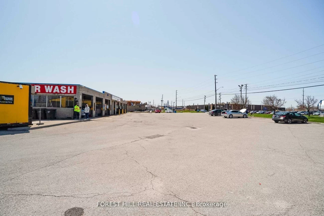 2524, Royal Windsor, 1014 - QE Queen Elizabeth, Oakville