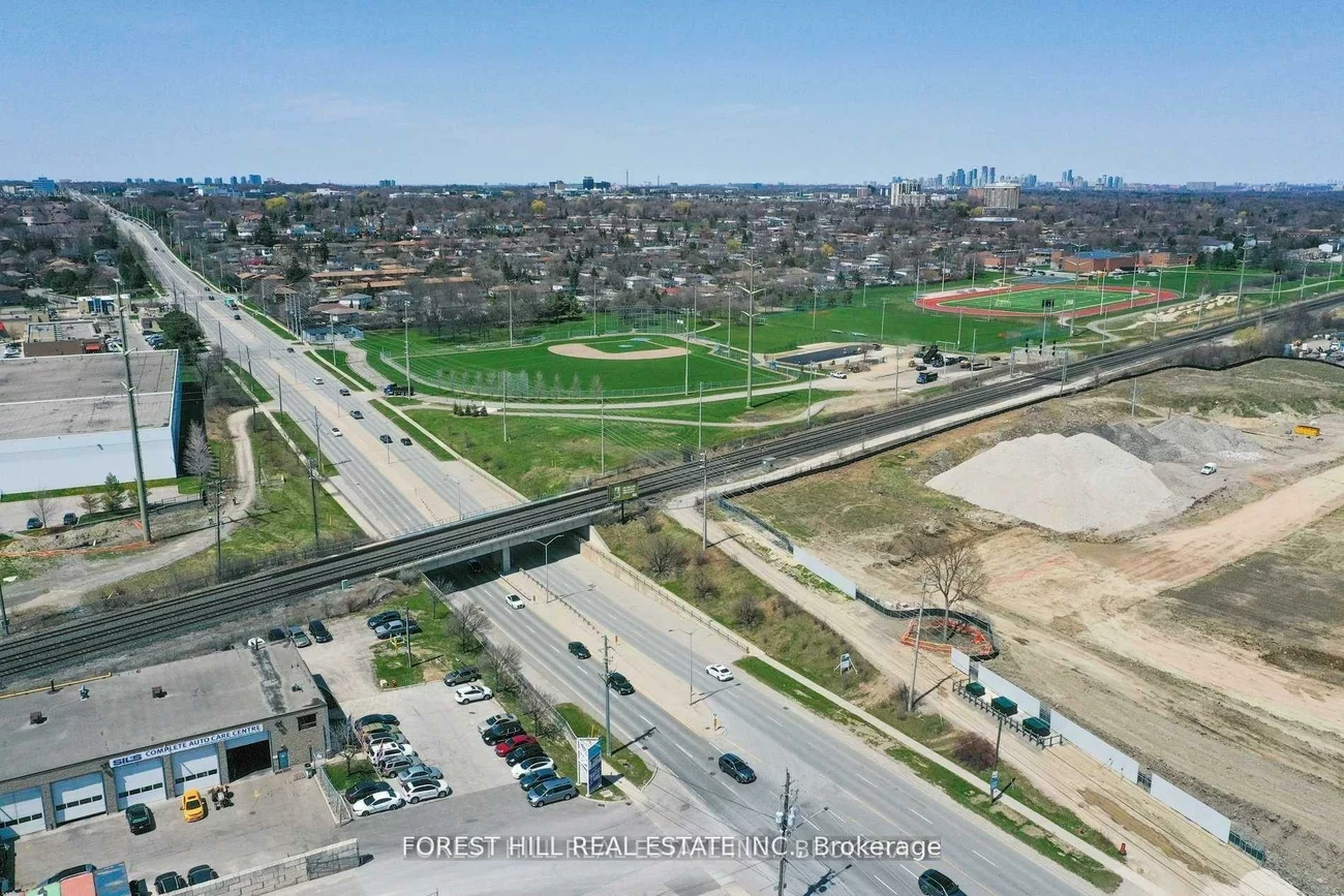 2524, Royal Windsor, 1014 - QE Queen Elizabeth, Oakville