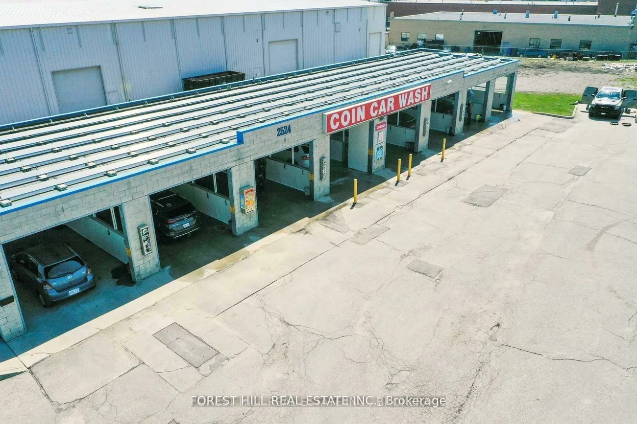 2524, Royal Windsor, 1014 - QE Queen Elizabeth, Oakville